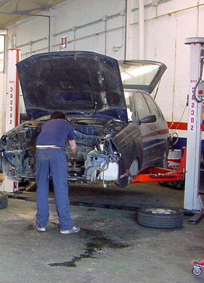 Auxiliar de mantenimiento de carrocería de vehículos