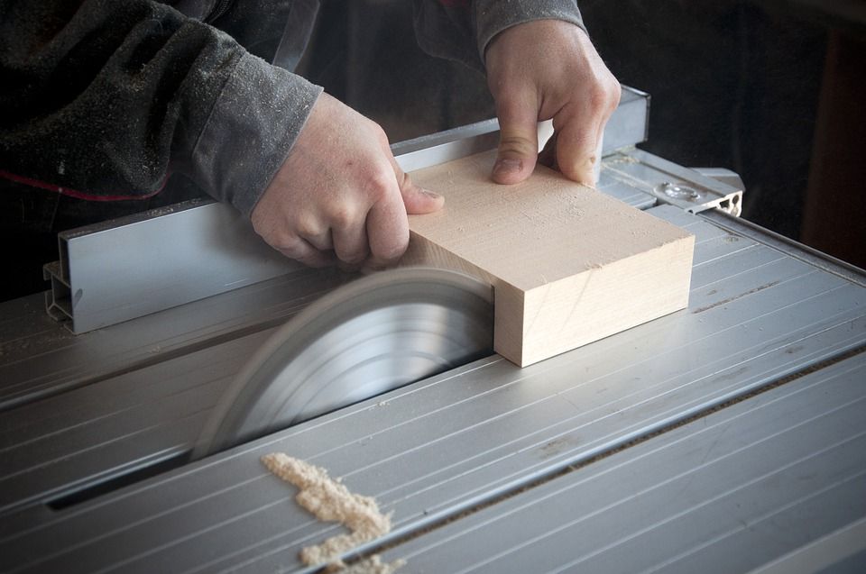 Fabricación a medida e instalación de carpinteria y mueble